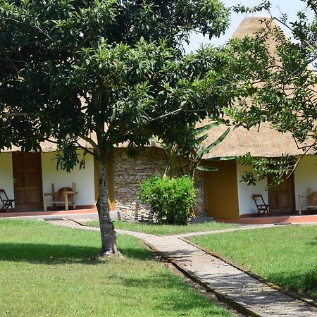Kibale Guest Cottages Fort Portal Eksteriør billede